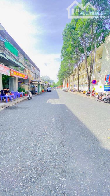 Cho thuê nhà 3 tầng gần đại lộ Hoà Bình có sân rộng 15 triệu - 19