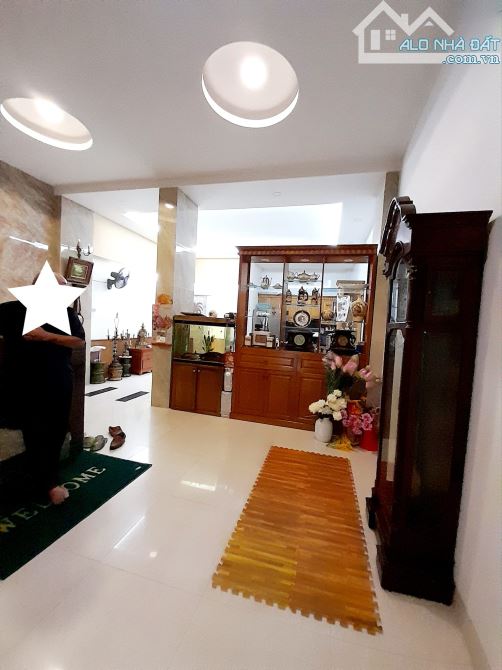 Bán nhà Thanh Xuân, dt70m2 mặt tiền rộng, gần oto ngõ thông, 2 thoáng nhỉnh 12 tỷ - 2