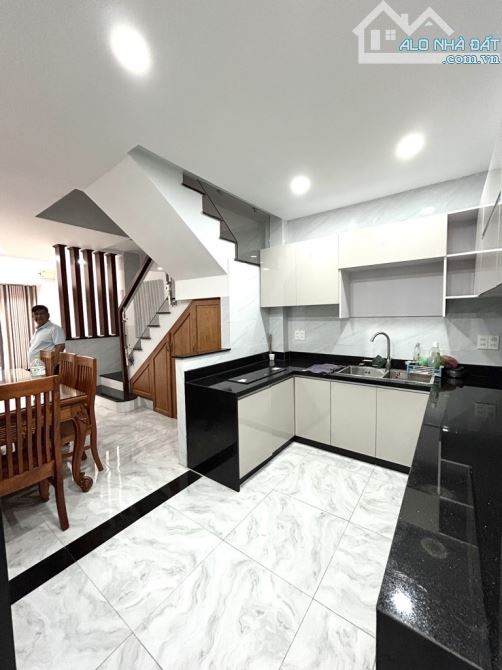 Bán nhà đẹp ở ngay căn góc Trần Xuân Soạn, XH ngủ nhà, full nội thất xịn, 63m2, SHR, HCĐ. - 2