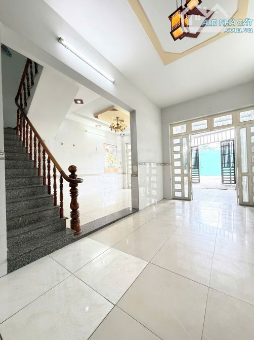 NHÀ 2 TẦNG GẦN MT ĐẶNG THÚC VỊNH HÓC MÔN 105M2 -4,38Tỷ - 2