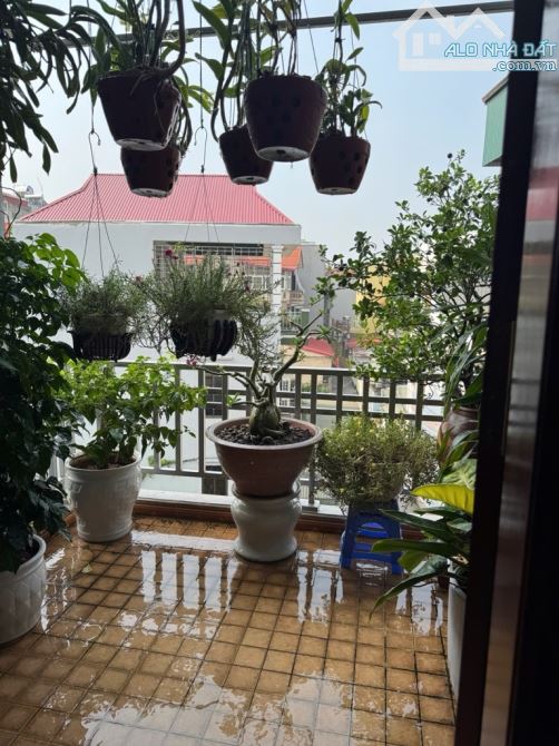 💥💥 NHÀ ĐẸP DÂN XÂY - NGÕ THÔNG - Ô TÔ ĐỖ CỬA .  👉Cách vườn hoa NGỌC LÂM 500 m. 👉Cạnh d - 2