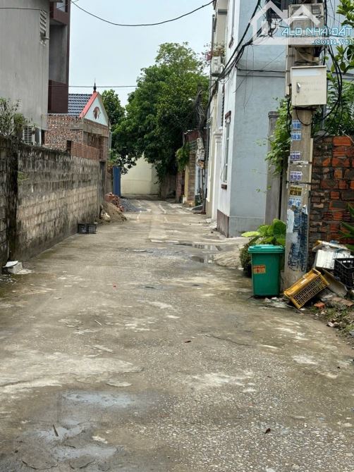 Bán 1 lô góc tại TDP ĐÀ NẴNG - TT NÚI ĐÈO diện tích 80m ngõ oto. Giá chỉ 2,7x tỷ - 2