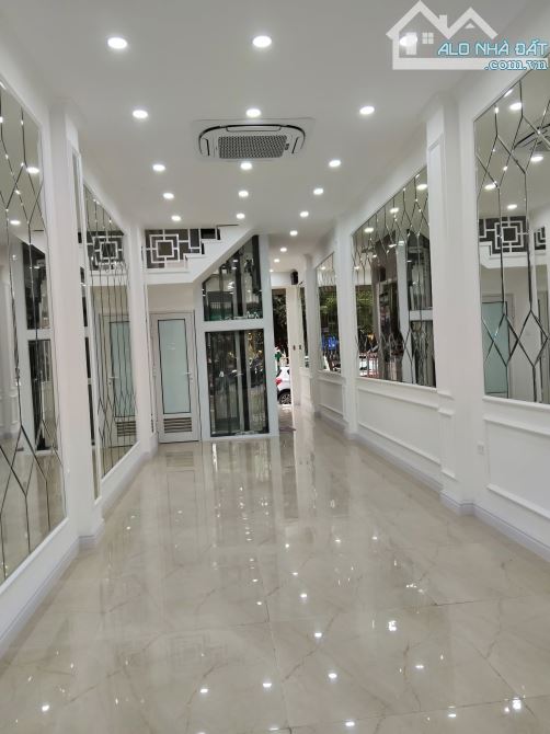 ANH TIẾN CẦN BÁN NHÀ MẶT PHỐ CẦU GIẤY VỈA HÈ OTO THANG MÁY KINH DOANH GIÁ 29.8 TỶ - 2