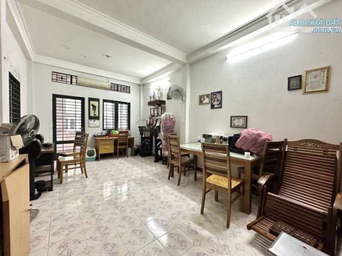Gấp bán nhà Mặt tiền đường Lê Văn Sỹ - 142m2 xây dựng 5 tầng - 2 căn riêng biệt 2 mặt tiền - 2