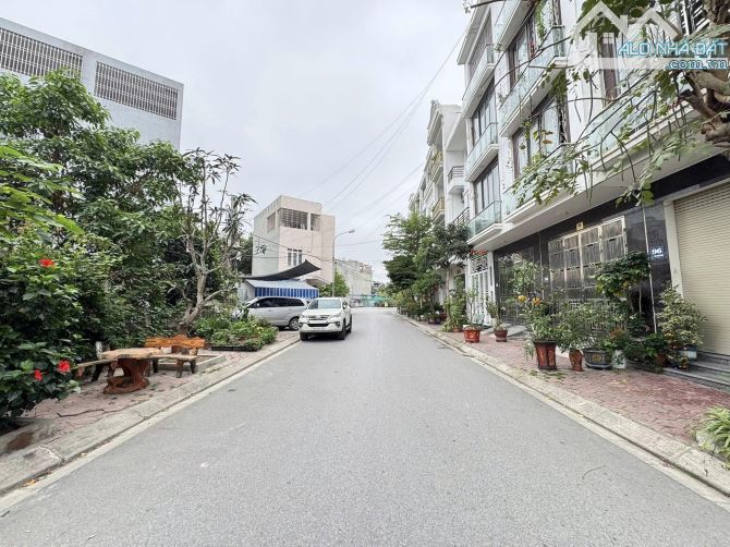 Bán đất Lô 17 mr Lê Hồng Phong , mặt đường Tây Trung Hành  Đường to dân cư văn minh DT : 6 - 2