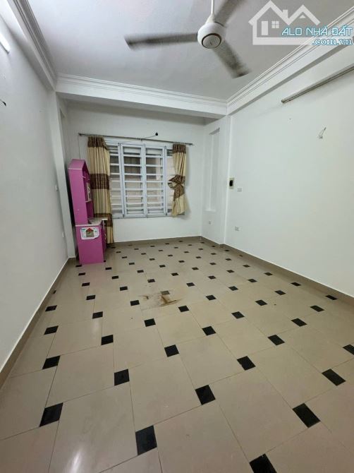 Cho thuê nhà nguyên căn Nguyễn Đình Chiểu Hai Bà Trưng 30m2x4 tầng,2 ngủ khép kín. - 2