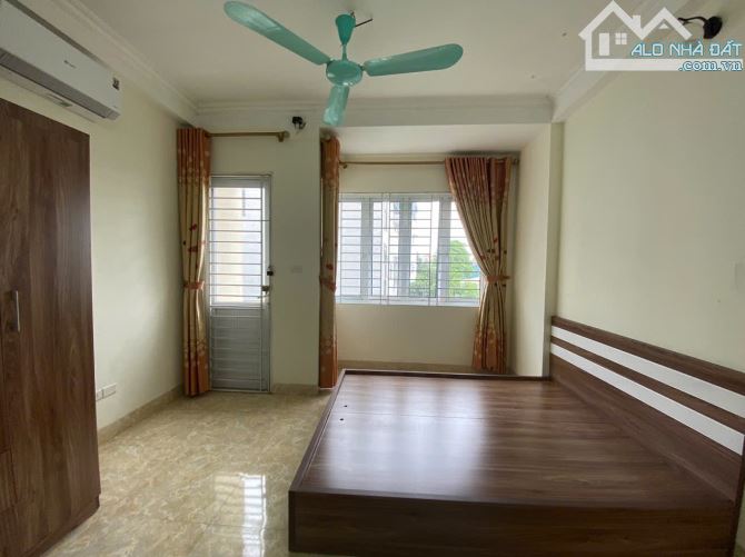 BÁN NHÀ NGỌC THUỴ 2 TẦNG  DÂN XÂY - Ô TÔ ĐỖ CỬA - GẦN CHỢ NGỌC THUỴ - 2