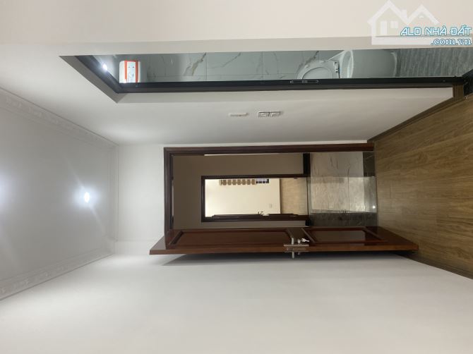 Nhà mới xây 6 tầng thang máy 75m phố Lĩnh Nam ô tô vào nhà. 17,5 tỷ - 2