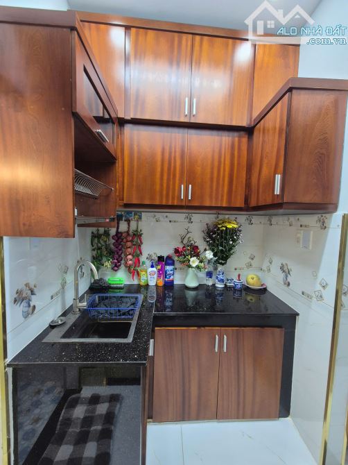 Nhà nhỏ 2 tầng khu Bàu Cát, 21m2, 2 PN, P14, 3.65 tỷ TL - 2