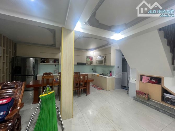Bán nhà 3 tầng Mặt tiền Trung Mỹ Tây 14, DT: 7.5x15m giá 10.6 tỷ tl - 2