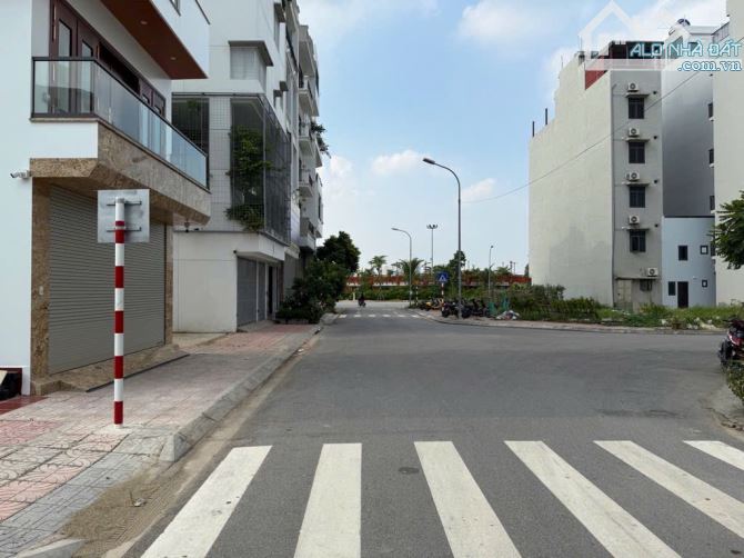 Bán mảnh đất đẹp ô tô  tránh vỉa hè rộng ,kinh doanh đẹp  khu tái định cư ngọc thuỵ - 2