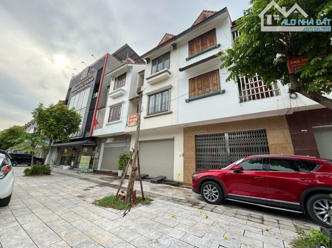 Bán nhà phố 3 tầng xây hoàn thiện. Trục chính Nguyễn Tất Thành - 2