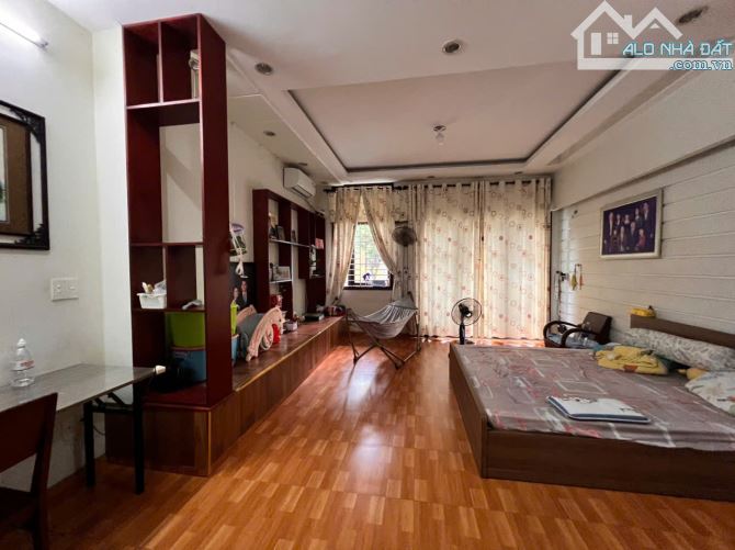 Bán nhà đẹp 4 tầng đường 11m Dương Thị Xuân Quý, phường Mỹ An - khu đông đúc - 2