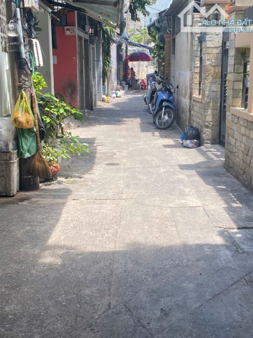 *** Chủ Đi Định Cư Nước Ngoài Cần Bán Gấp Nhà Xóm Chiếu Q4 - 2