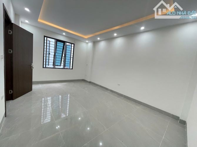 Nhà gần ngay tiểu học Phú Cường 30m² x5 tầng+có sân riêng để xe/ 70m ra đường ôtô tránh - 2