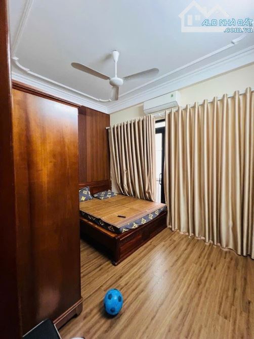CHỈ HƠN 12 TỶ - HÀO NAM - CÁT LINH - 45M2 - TẦNG 2 ĐUA 48M2 - 5 TẦNG - MT 4.6M - GẦN PHỐ - 2