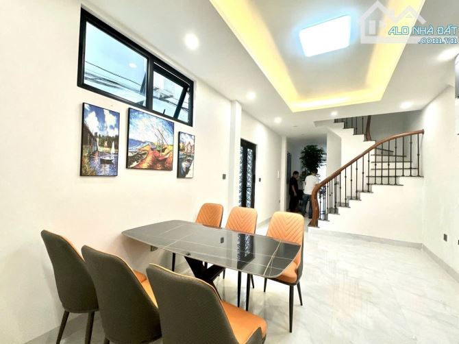 OTO 7 CHỖ ĐỖ CỬA Ngô Thi Sỹ, Hà Đông. THANG MÁY nhập khẩu, 35m Giá 9 tỷ - 2