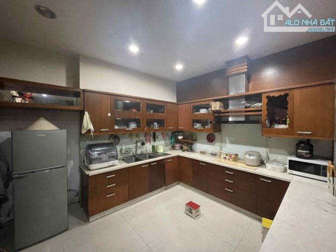 Gấp bán nhà Bà Hạt, Quận 10 - Đường trước nhà rộng 12m - 152m2 (5.5 x 17) nở 16m - 4 tầng - 2