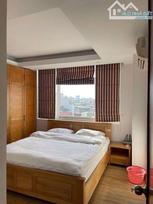 Bán nhà Huỳnh Thúc Kháng, vỉa hè phân lô, ô tô tránh, 22tỷ - 2