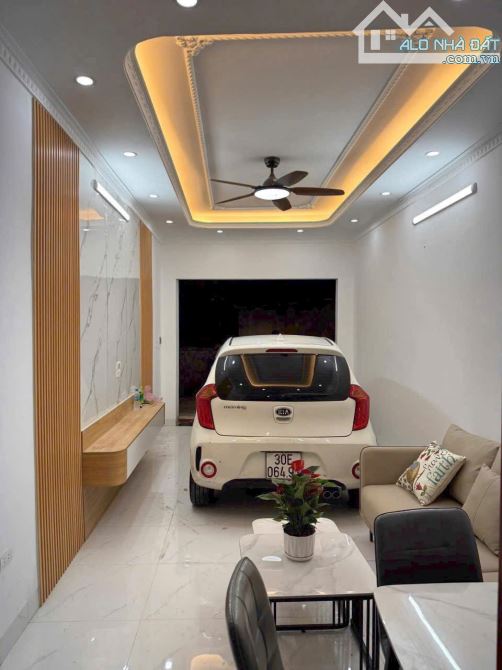 Bát Khối 42m x 5 tầng - ô tô ngủ trong nhà - SDCC - 6.2 tỷ - 2