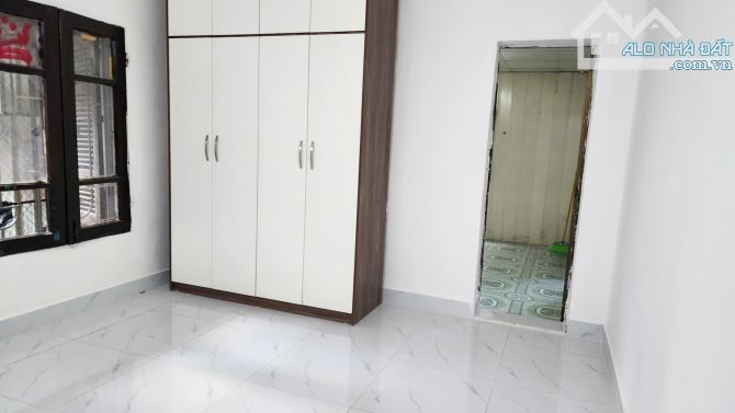 Cho thuê căn hộ tập thể tầng 2 Hào Nam - Phố Vũ Thạnh - 70m - 2 ngủ - full đồ. - 2