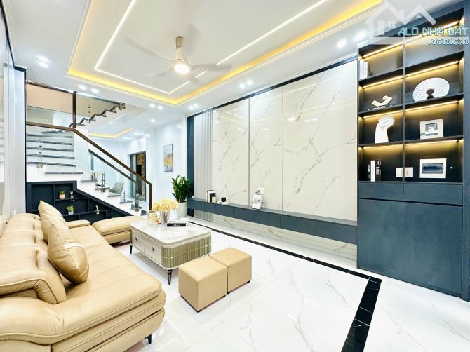 bán căn độc lập sân cổng riêng gần hồ sen - 2