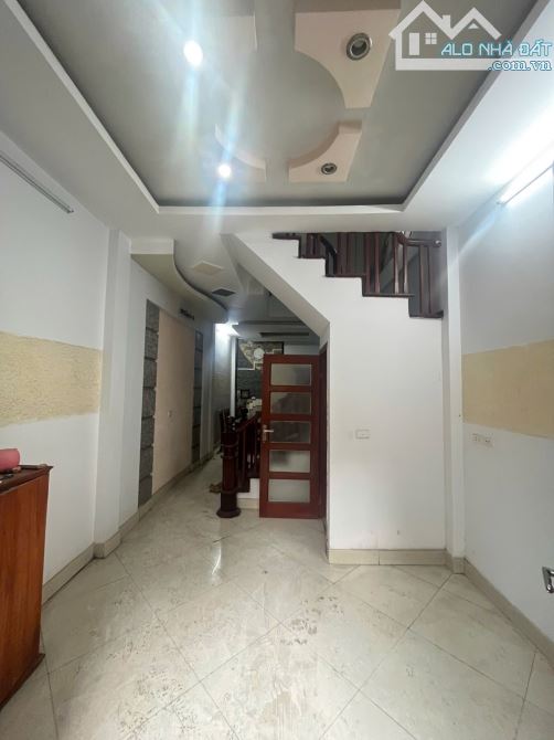 CẦU GIẤY GẦN Ô TÔ 5 TẦNG 4 NGỦ 40m GIÁ 8TY99 - 2