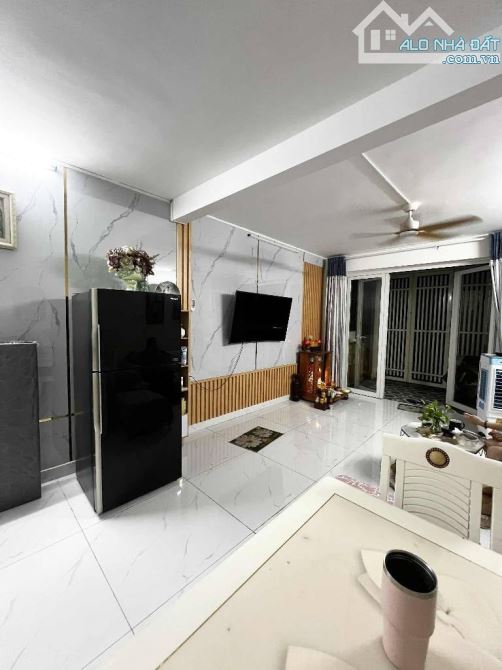 HÀNG HIẾM 2 MẶT HẺM ÔTÔ 3TẦNG, NGAY TRUNG TÂM GÒ VẤP ,4 PHÒNG NGỦ CHỈ 5TỶ6 - 2