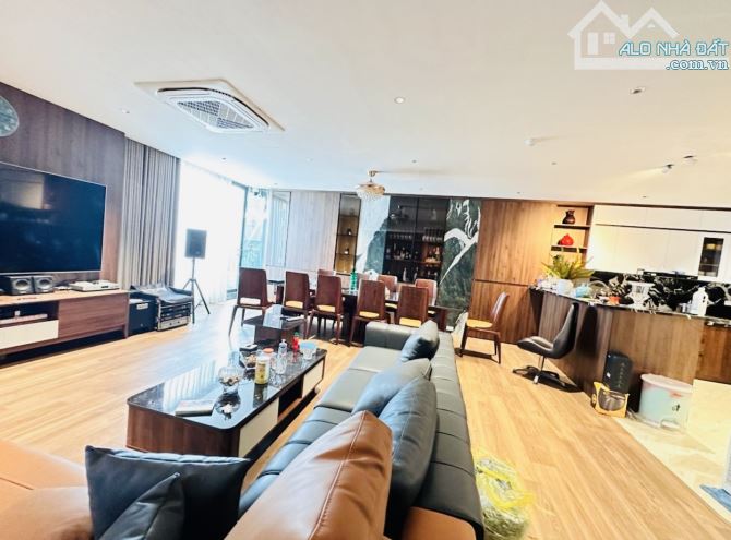Độc hiếm - Toà nhà Aparment ngay mặt phố Liễu Giai, Ba Đình. DT: 115m2 x mt 5.6 x 7T. - 2