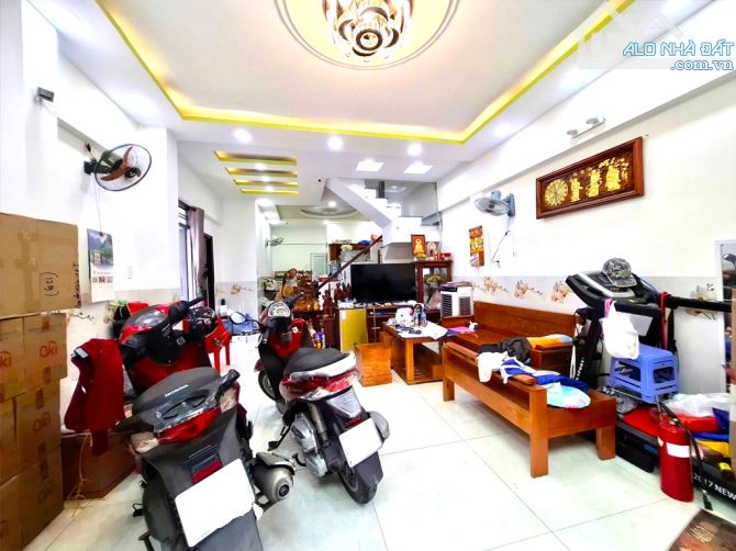 Bán nhà Gò Vấp, Hẻm Xe Hơi Gần Chợ HẠNH THÔNG TÂY, Nhà Hẻm 2MT, 65M2. Chỉ 5.5Tỷ - 2