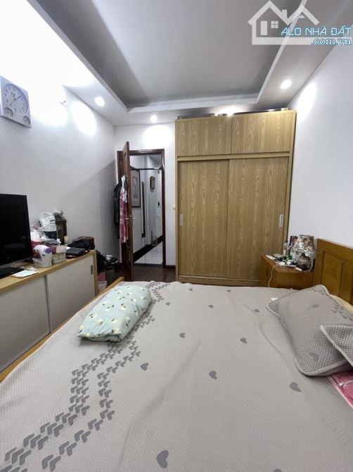 Bán nhà Kim Ngưu , HBT , diện tích rộng , hàng xóm Time City , full nội thất - 2