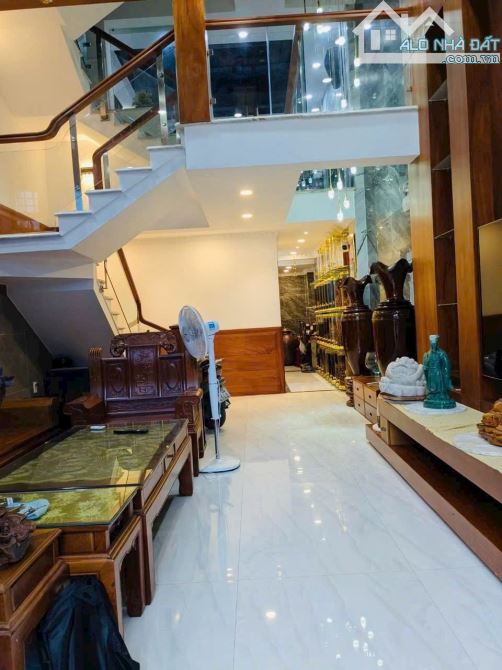 💥NGAY CHỢ PHẠM VĂN BẠCH - Ô TÔ ĐỖ CỬA - 4 TẦNG KIÊN CỐ - DT 4.5M x 15M - NỘI THẤT CAO - 2