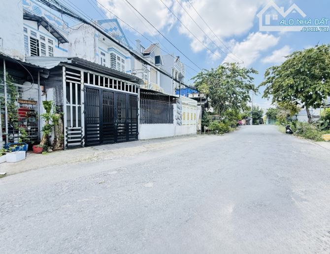 Bán Nhà Mặt Tiền Hóc Môn -105 M2 (7x15 ) - 2Tầng - Đường nhựa 8m  -  Chỉ 4,35Tỷ. - 2