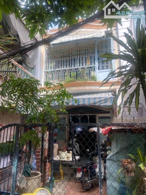 Bán nhà cũ, (4x30)m2, 2 tầng, gần Nguyễn Tất Thành - 7,19 tỉ. - 2