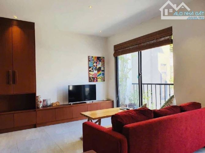 GẦN PHỐ, NHÀ DÂN XÂY-Ô TÔ VÀO NHÀ-LÔ GÓC, NGÕ NÔNG GẦN 5M, 68M. MT VIP HƠN 5M, 12 TỶ* - 2