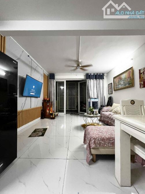 .5.x tỷ - Nhà 3 tầng (4x11) - Hẻm xe hơi - ngay ADORA Nguyễn Kiệm, 5 phút tới sân bay - 2