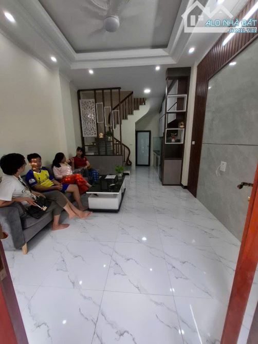LÔ GÓC NAM DƯ – Ô TÔ VÀO NHÀ – 5 TẦNG- 47.3m² - Giá chỉ: 6.8 tỷ - 2