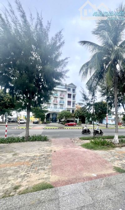 Cực Hiếm - Bán đất Nguyễn Tất Thành - 2 lô liền kề - view biển - đoạn sầm uất - DT 10x25m - 2