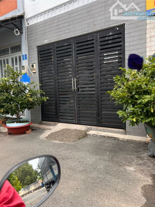 nhà p. Bình Chiểu , hẻm nhựa 5 m , gần chợ đầu mối Thủ Đức, 3 tầng, ngang 4 m dài 14m, 5 ỷ - 2
