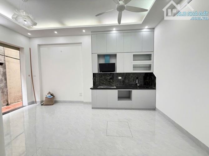TRẦN CUNG CẦU GIẤY, VÀI BƯỚC CHÂN RA MẶT PHỐ Ô TÔ GẦN NHÀ, DT35M2 5TẦNG FULL NỘI THẤT. - 2