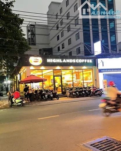 MẶT TIỀN LÔ GÓC NGUYỄN XÍ, BÌNH THẠNH: Đang cho Highlands Thuê, DT 115m², Giá Chỉ 24.7 Tỷ! - 2