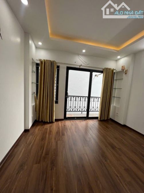 THẠCH BÀN LONG BIÊN – 40M – 5 TẦNG – 7.8 TỶ – NHÀ ĐẸP Ở NGAY, GẦN Ô TÔ - 2