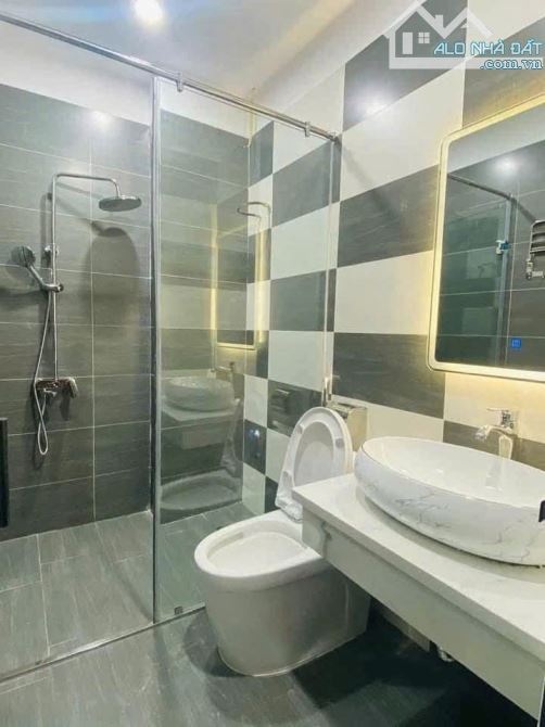 Chính chủ bán nhà 5 tầng đẹp như khách sạn tại Bế Văn Đàn. DT: 35m. Gía 8,6 tỷ có TL - 2