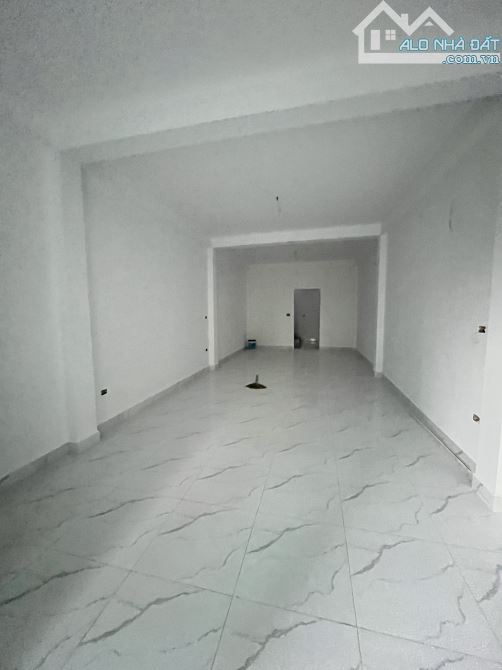 Cho thuê văn phòng Mỗ Lao 65m2 thông sàn, ô tô đỗ cửa giá 8tr - 2