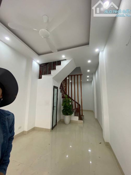 Nhà đẹp Đại Mỗ, 36m², 5 tầng mới tinh, ô tô đỗ cửa – Giá 6,99 tỷ - 2