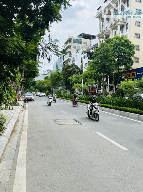 Hàng hiếm toà VP mới đoạn đẹp nhất mặt phố Lạc Long Quân, Tây Hồ. DT: 65m2 x mt 6m x 8T - 2
