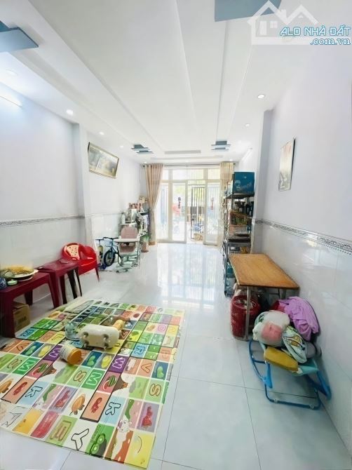 HẺM XE TẢI NÉ THÔNG HƯƠNG LỘ 2 CHIẾN LƯỢC 3 TẦNG 4M16M SÁT AEON MALL Chỉ 5.85 TỶ - 2