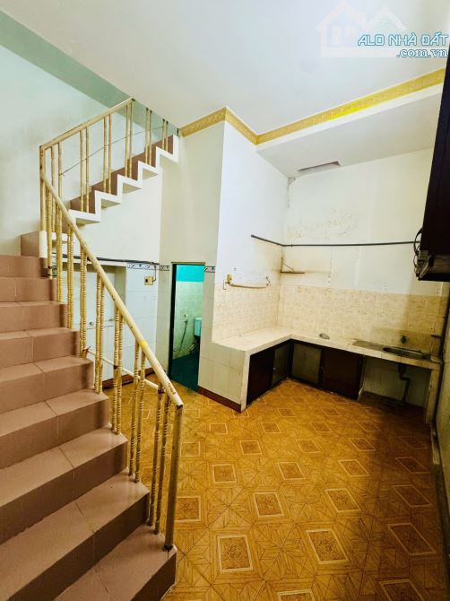 QUA HIẾM-RỘNG RẺ-BÁN NHÀ 2LẦU-47M2- HOÀNG BẬT ĐẠT-P15-TÂN BÌNH - 2
