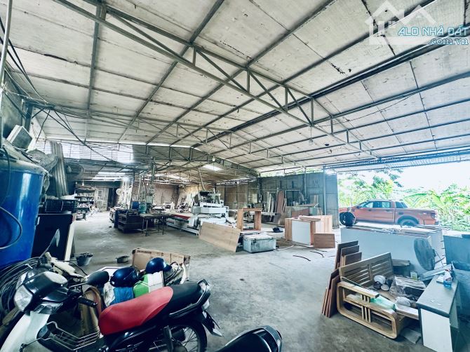 Cho thuê 800m2 ngay gần cầu nhật tân giá rẻ - 2