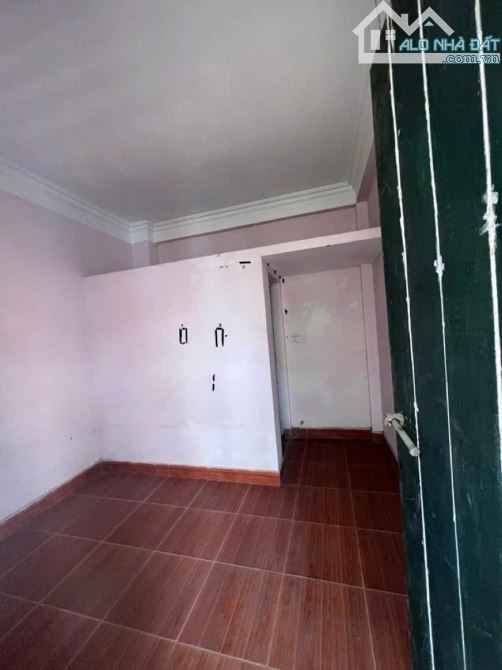 Vỉa hè đá bóng- Kim Giang- Thanh Trì - 63m2 x3 tầng -Mặt tiền 4m - Giá 13 tỉ - 2